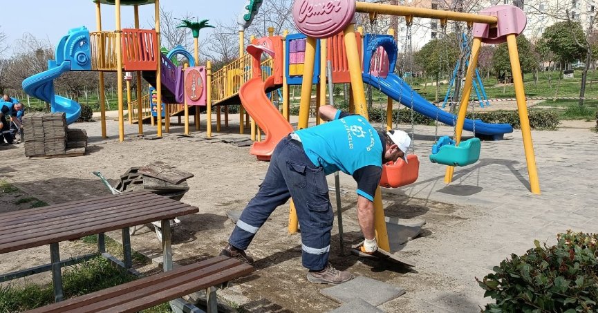 Büyükşehir, çocuklar güvenle eğlensinler diye parkları bakıma aldı