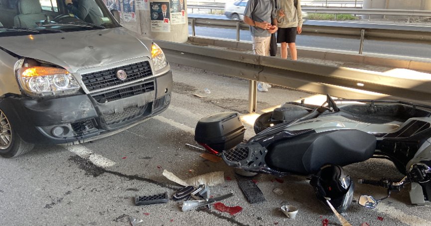 Kocaeli'de hafif ticari araç motosiklete arkadan çarptı: 1 yaralı