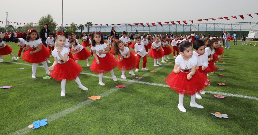 Körfez’de öğrencilerin gösterileri izleyenleri mest etti
