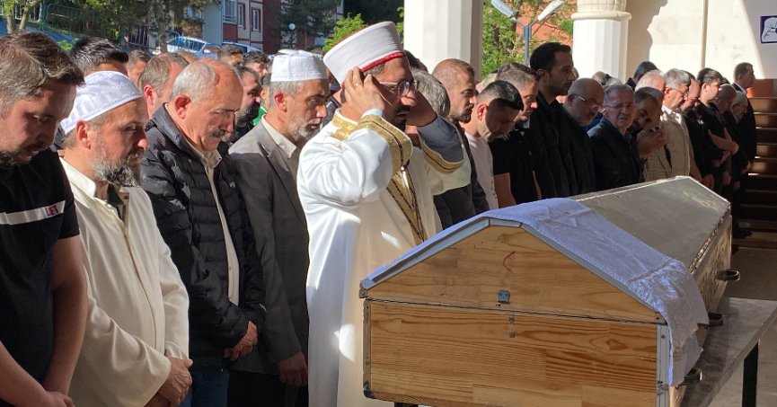 Pres makinesine sıkışarak hayatını kaybeden fabrika sahibi defnedildi