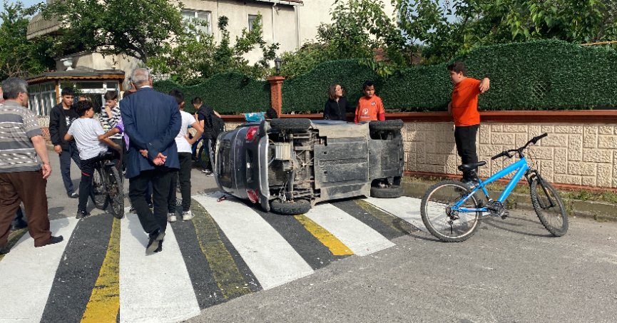 Elektrikli araç kaldırımdaki kadınlara çarptı: 1'i ağır 2 yaralı
