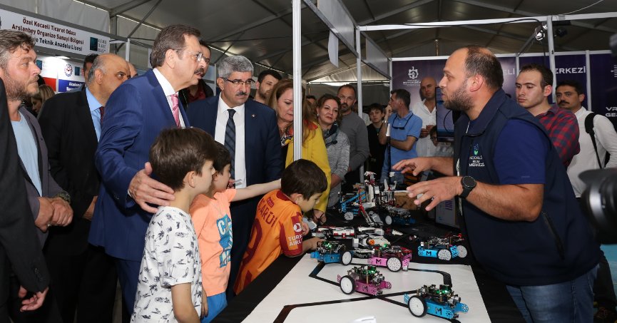 Hisarcıklıoğlu’ndan Kocaeli Bilişim Fuarı’na tam not