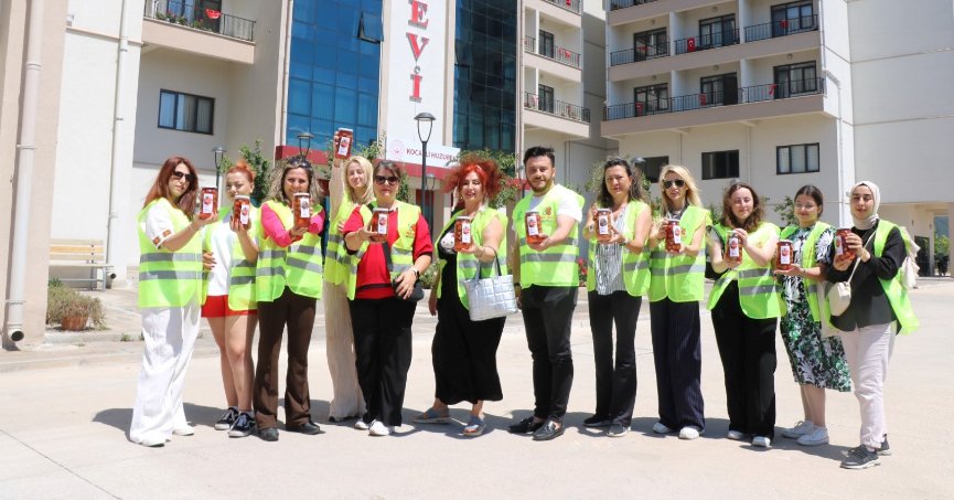 Dalından topladılar, sevgilerini de kattılar 