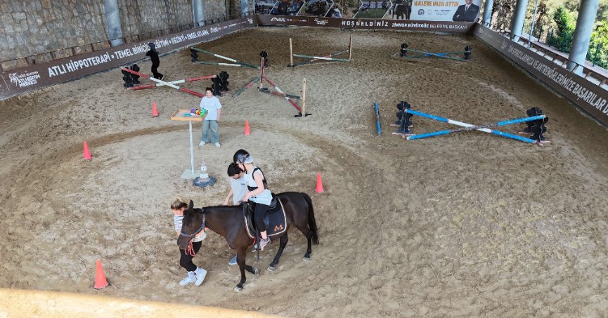 Özel çocukların hayatları atla değişiyor