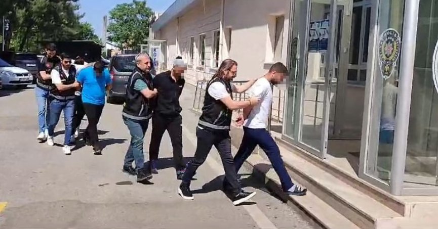 Viyadük altına götürdükleri şahsı öldüresiye dövüp kameraya aldılar: 4 gözaltı