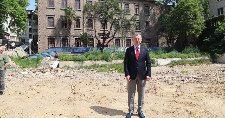 Büyükakın: Yıkılan vergi dairesinin yerine park yapılacak