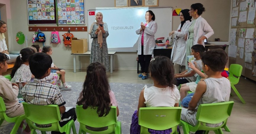 Miniklere ağız ve diş sağlığı eğitimi