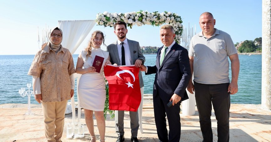 BAŞKAN ÖLMEZ SAHİLLERDE NİKAH SEZONUNU AÇTI