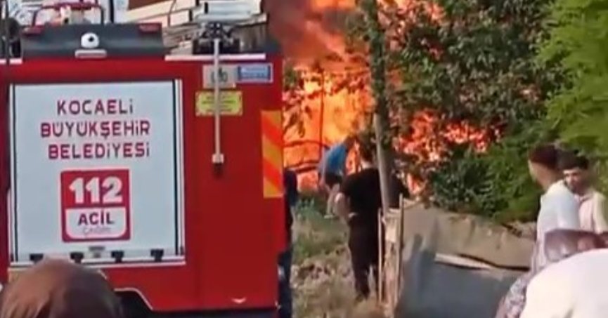 Tek katlı ev alev topuna döndü