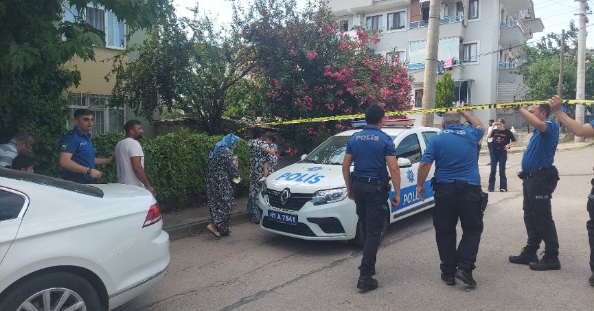 Evi terk eden eşine sinirlendi, çocuklarını rehin aldı