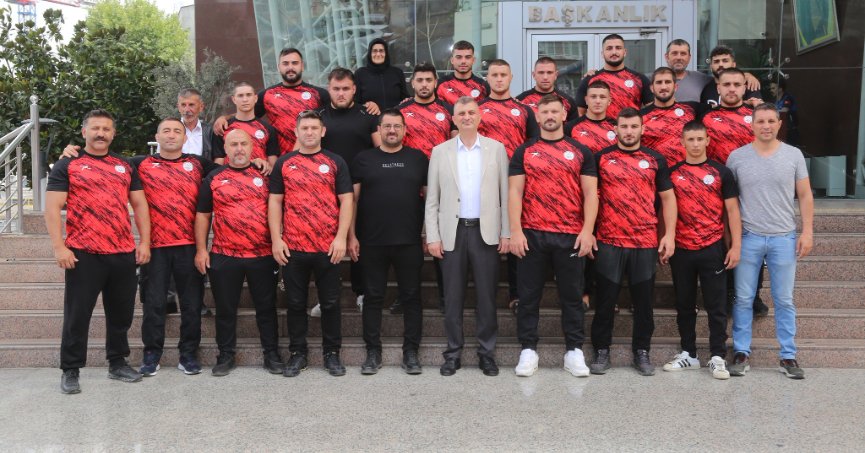 Gölcüklü pehlivanlar Kırkpınar'a uğurlandı