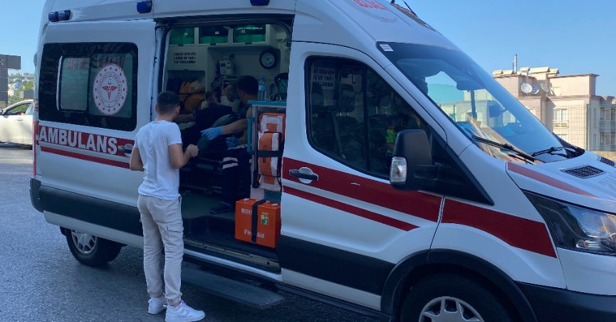 Otomobil takla attı: 1'i bebek 3 yaralı