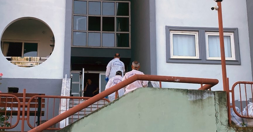 Yakınları tarafından evinde ölü bulundu
