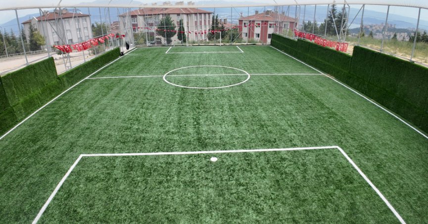 Gençler için bir sahada Ayazma Mahallesi’ne