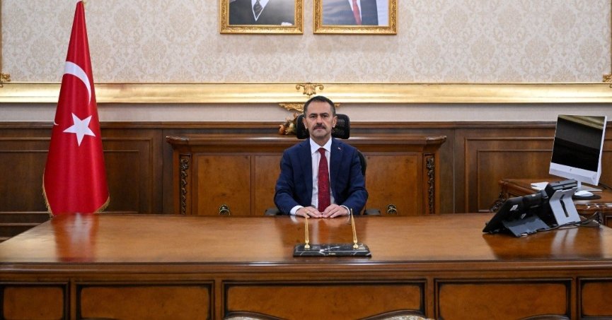  Göreve başladığı ilk günde adına sahte hesaplar açıldı