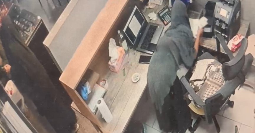 Dolar ve euroları çalarken suçüstü yakalandılar, ne yapacakları şaşırdılar