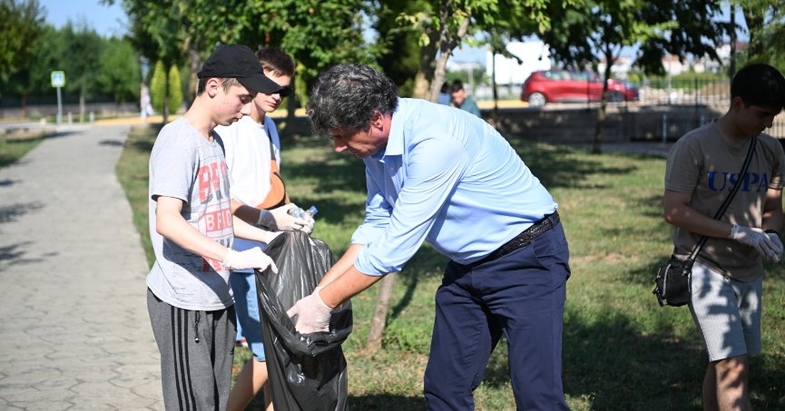 KOCAMAN’DAN GENÇLERLE MINTIKA TEMİZLİĞİ