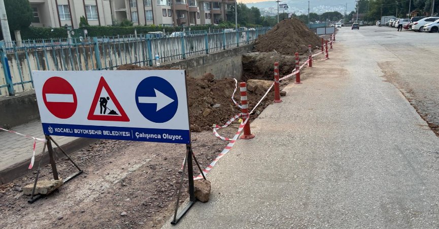 Akarca deresi üzerine yaya köprüsü yapılıyor