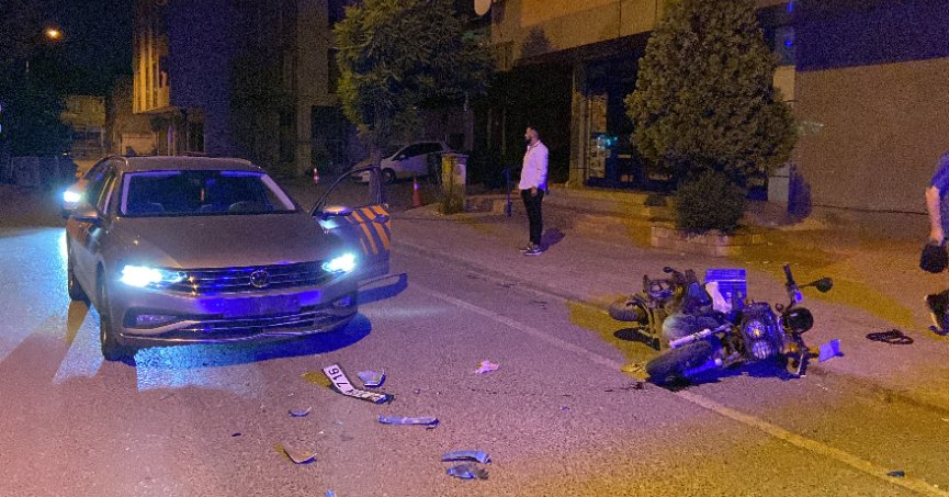 Otomobil ile motosiklet kafa kafaya çarpıştı: 1 yaralı
