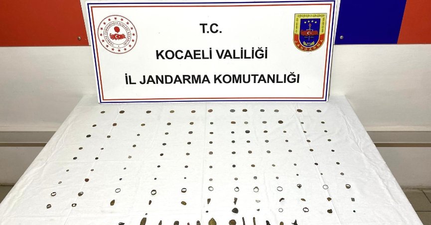 Durdurulan araçta tarihi eserler ele geçirildi