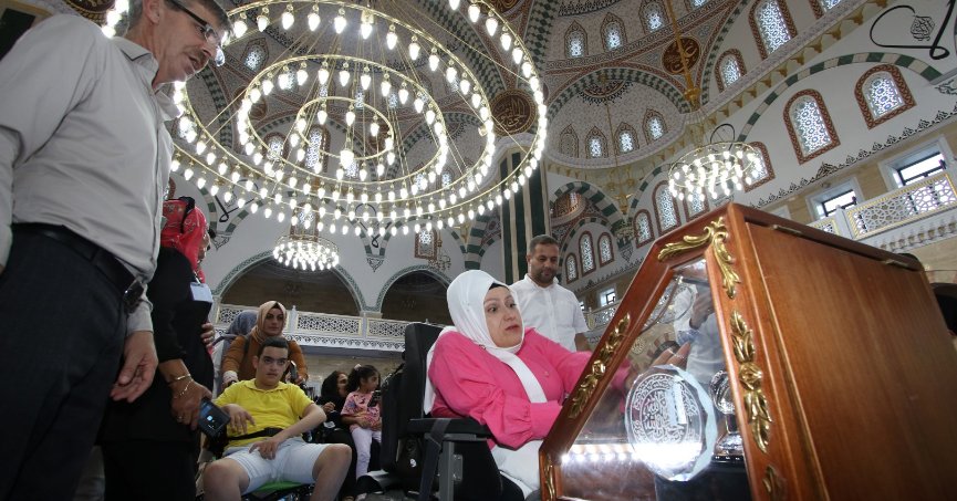 Özel bireylere özel, Sakal-ı Şerif ziyareti