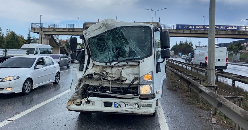 Kamyon kamyona arkadan çarptı: 1 yaralı