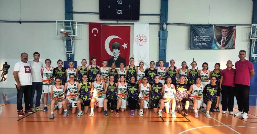 KBSK ve Antspor U16 kızlarından dostluk maçı