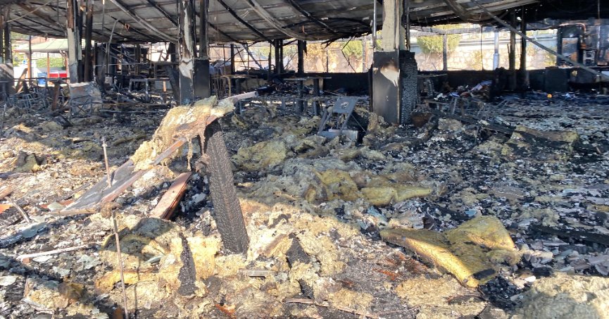 Alev alev yanan restoran küle döndü: Hasar gündüz ortaya çıktı