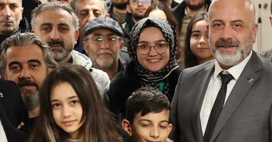 Hastürk Darıca için ekibiyle beraber kolları sıvadı.