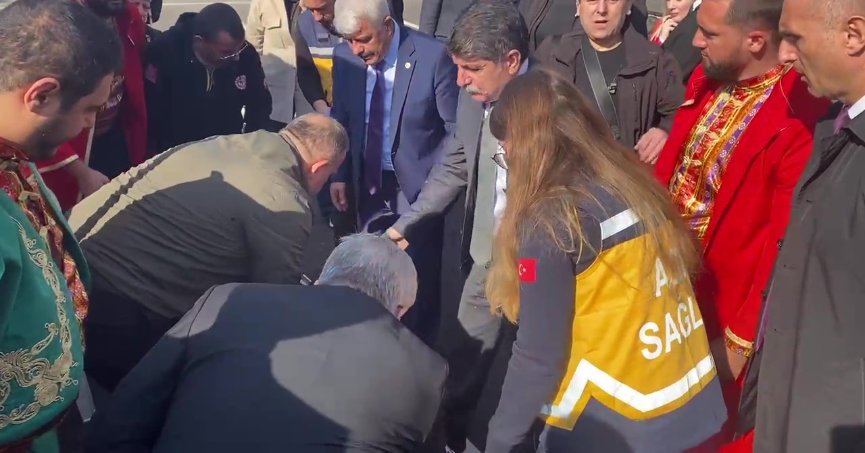 Kutlamada fenalaşan mehteran bölükbaşına ilk müdahaleyi milletvekilleri yaptı