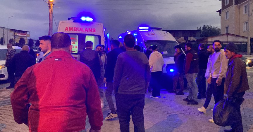 Gençlerin bıçaklı sopalı kavgası kanlı bitti: 1'i ağır 2 yaralı