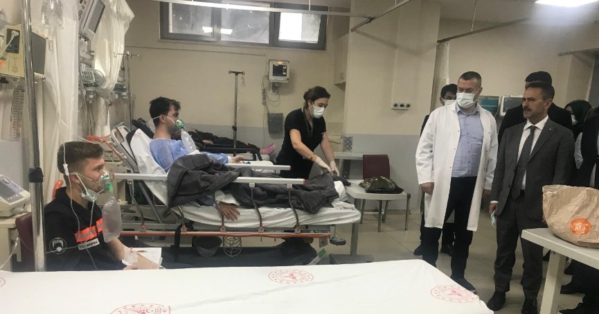 Vali Aktaş, patlamada yaralanan 12 personeli hastanede ziyaret etti
