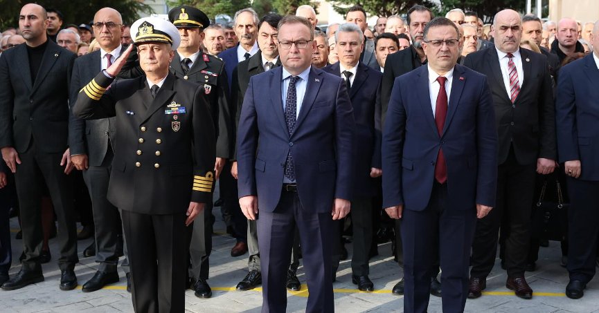 Derince'de Atatürk'e Sonsuz Saygı