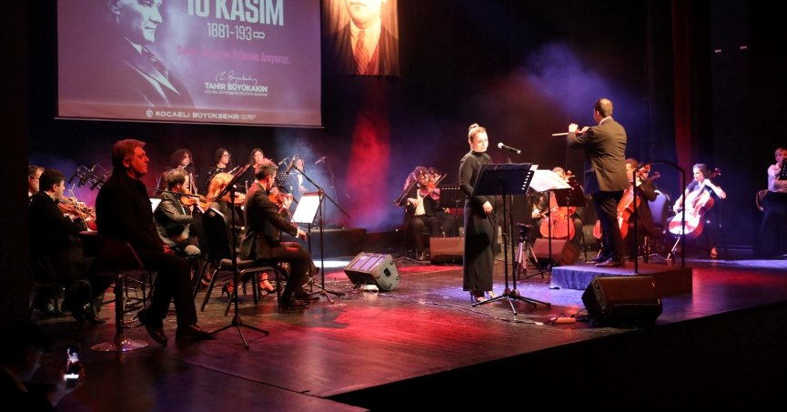 Büyükşehir Ata’yı sevdiği şarkılarla yad etti