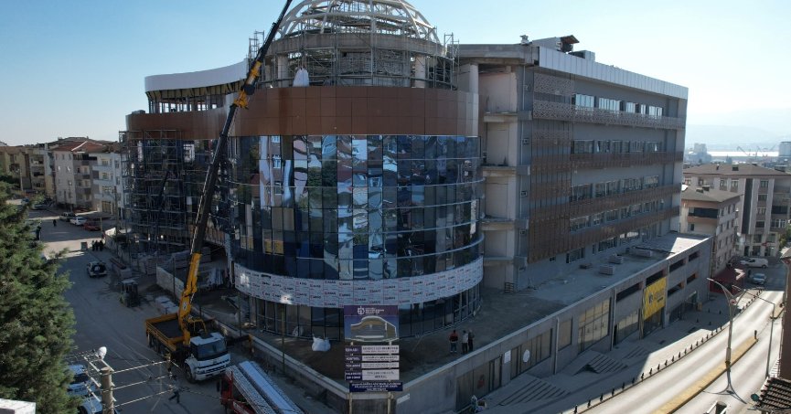 Derince’nin yeni belediye binası şekilleniyor