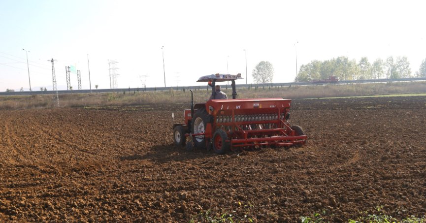 Büyükşehir, 100 bin dekar tarla arazisini destekledi