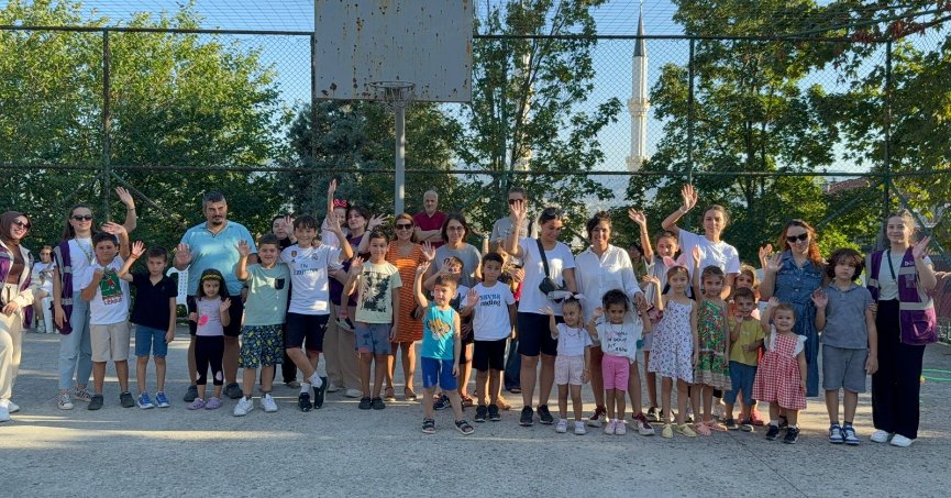 Çocuklar şenlikte doyasıya eğlendi