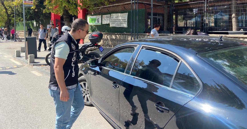 Kocaeli'de 26 ekip, okul çevrelerini narkotik ablukaya aldı