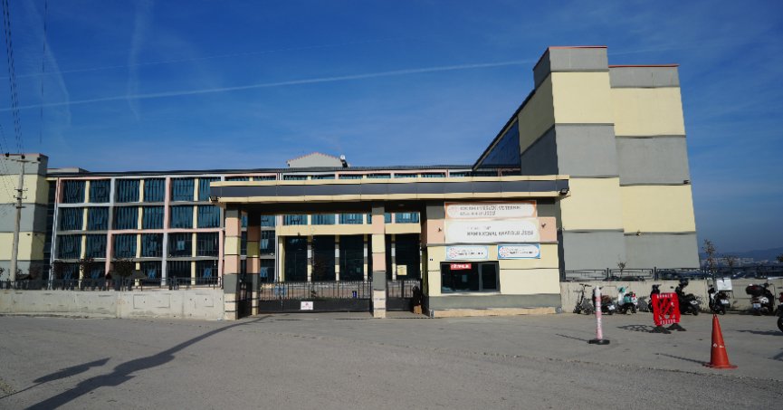 İzmit'te okul bahçesine yorgun mermi düştü