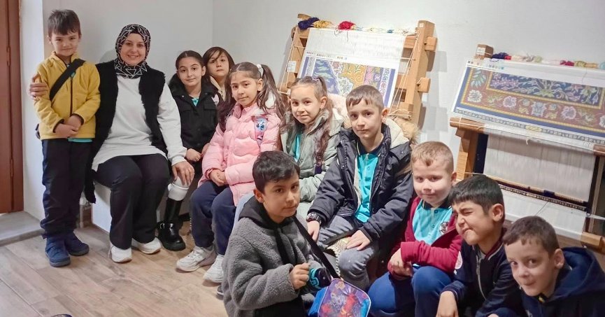 Hereke Halısı’na en minik ilmikler