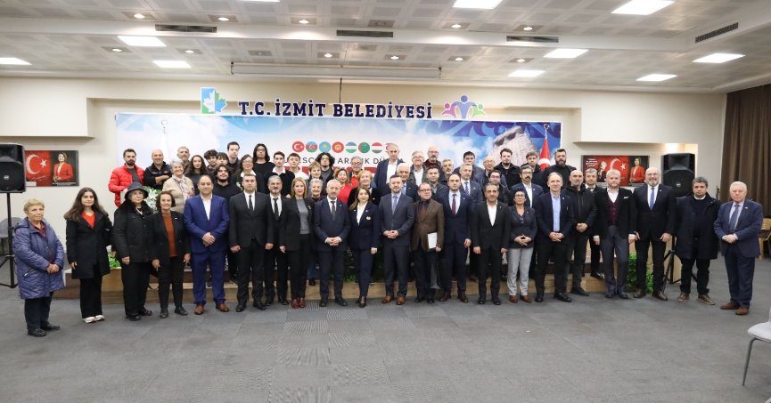 İzmit’te Dünya Türk Dili Ailesi Günü anlamlı bir programla kutlandı