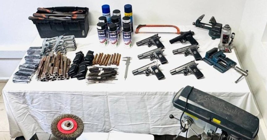 Kartepe’de çok sayıda silah ve parça ele geçirildi