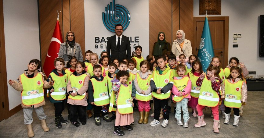 Başiskeleli Minikler Önce Başkan Özlü ile Sonra Kitaplarla Buluştu