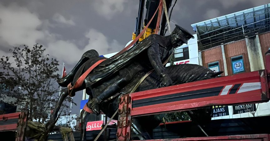 Atatürk Anıtına Gece Operasyonu!