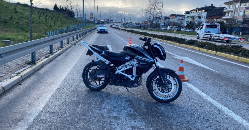 Körfez’de uygulamadan kaçarken trafik polisine çarptı