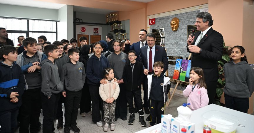 EŞME ORTAOKULU’NDA EĞİTİM VE BİLİM DOLU GÜN