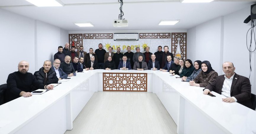 AK Parti İzmit İlçe yönetimi toplandı, Büyükakın toplantıya katıldı