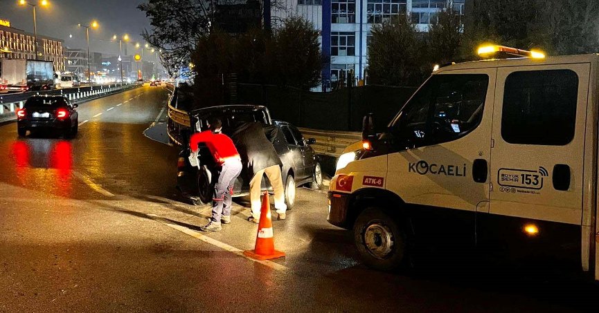 Belediye ekipleri tesadüfen karşılaştıkları kazaya anında müdahale etti