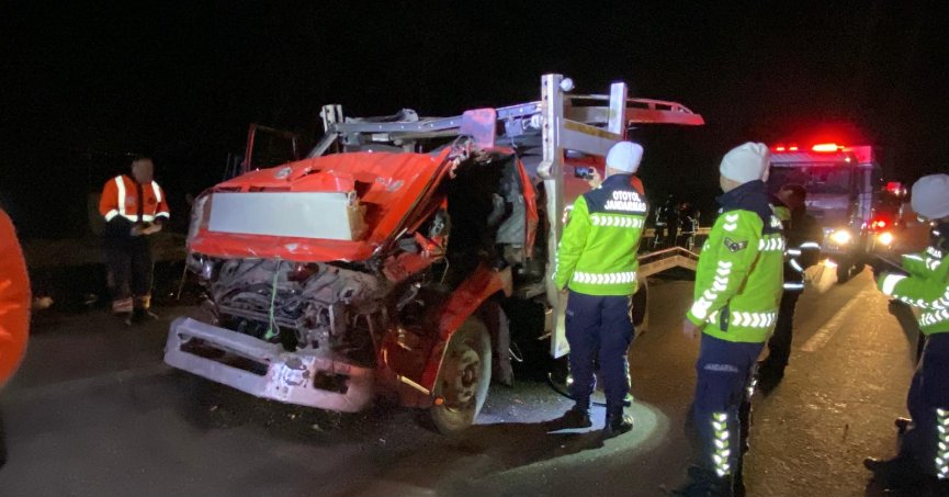  Vinç destekli operasyonla sürücü kurtarıldı