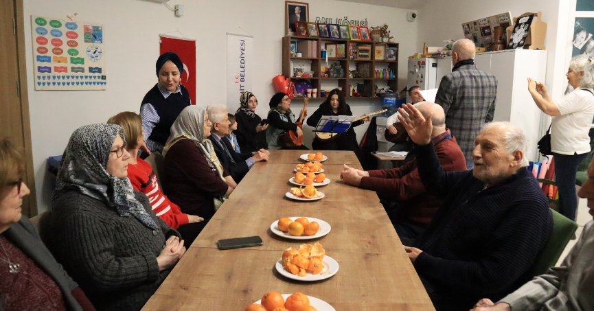 İZMEK bağlama kursundan Alzheimer Yaşam Evi’nde anlamlı dinleti